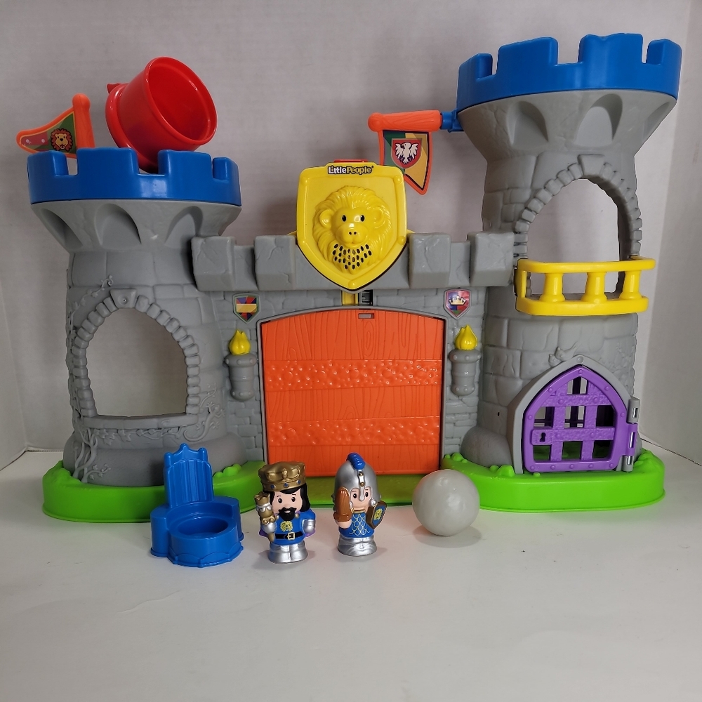 Mighty Kings Castle Little People Fisher Price with figures